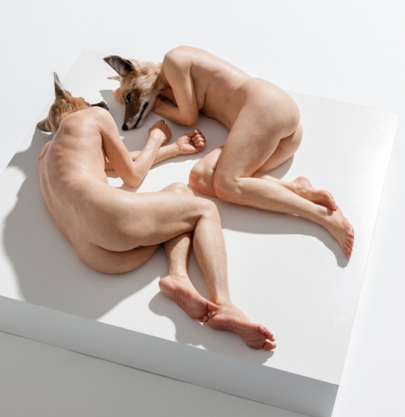 Unsettled-Dogs-Sculptures-Sam-Jinks-3-580x597